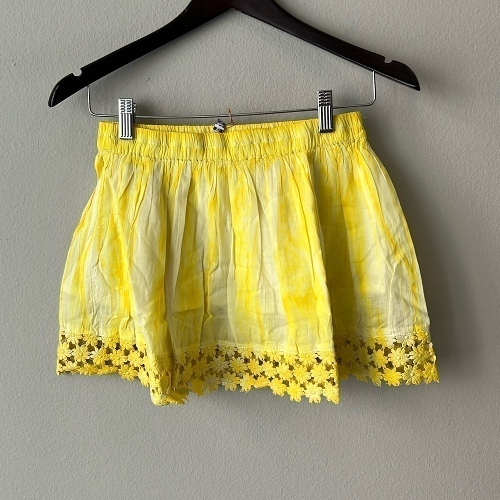 RAGA Anthropologie Crochet Daisy Hem Tie Dye Boho Mini Skirt in Yellow and White